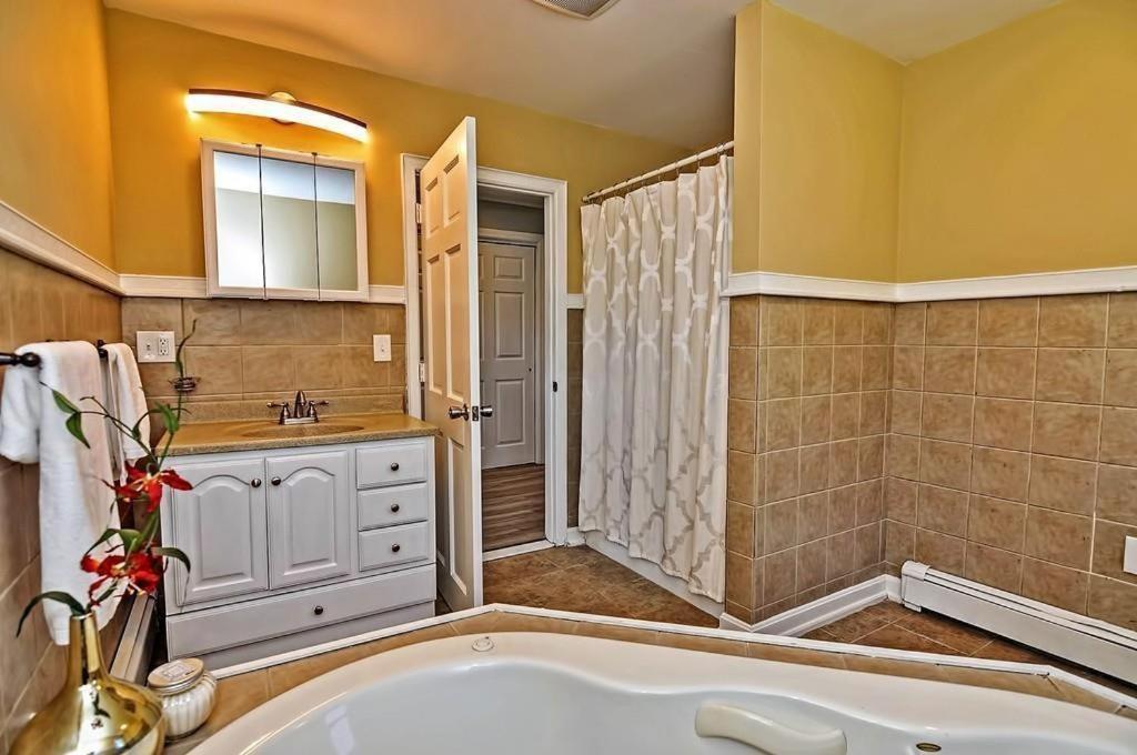 Charming Cottage Historic Falmouth Cape Cod Near Beach And Downtown 2Br 1Bath Deck 외부 사진